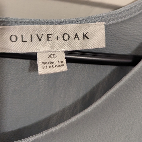 Olive + Oak blue blouse - Picture 3 of 3